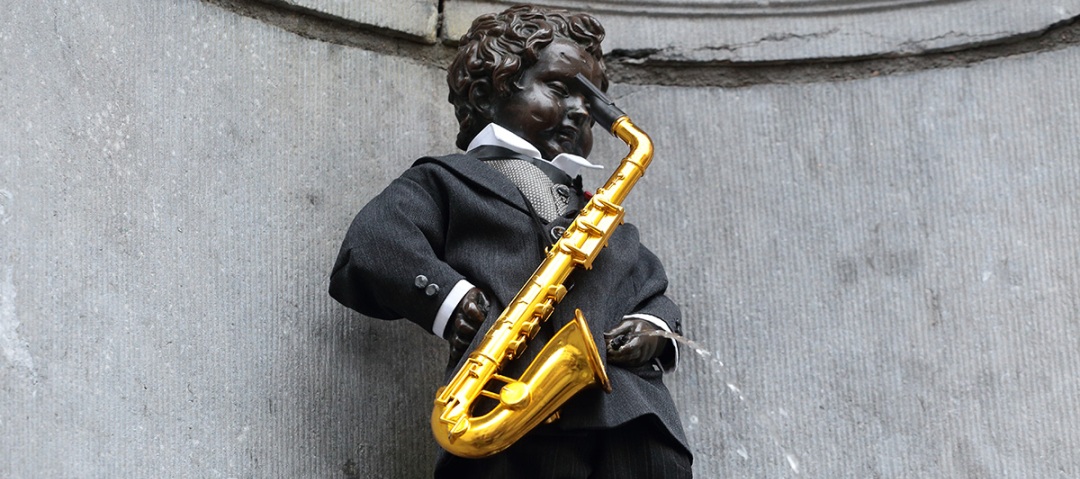 Manneken-Pis dressed up and holding a saxophone to celebrate Adolphe Sax's 200th anniversary 